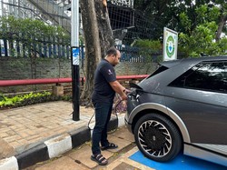 40 Juta Tiang Listrik Bisa Jadi Tempat Ngecas Mobil Listrik