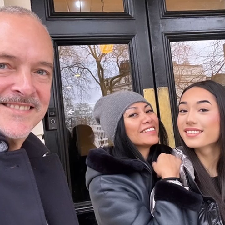 <p>Liburan mereka benar-benar tampak menyenangkan, ya? Kita doakan, semoga keluarga mereka selalu bahagia bersama dan sehat, ya. (Foto: Instagram @anggun_cipta)</p>