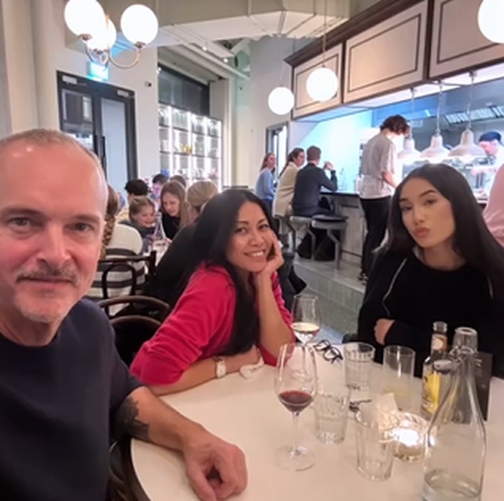 <p>Anggun C Sasmi kembali membagikan potret kebersamaannya dengan keluarga nih, Bunda. Kali ini, bunda seorang anak tersebut menunjukkan foto liburan di London. (Foto: Instagram @anggun_cipta)</p><p></p>