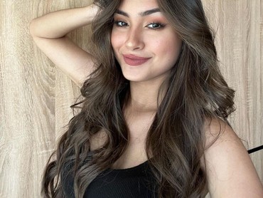 7 Pesona Caitlin Halderman Aktris Berdarah Belanda Gantikan Vanesha Prescilla Jadi Milea