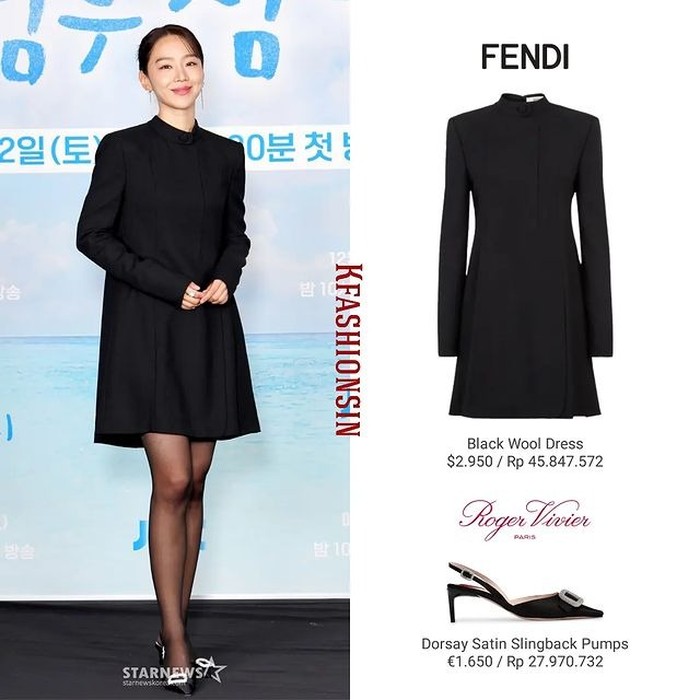 Dress hitam basic dari brand FENDI seharga Rp45,8 juta yang dipadukan bersama pumps Roger Vivier senilai Rp27,9 juta melengkapi penampilan Shin Hye Sun di konferensi pers./ Foto: instagram.com/kfashionsin