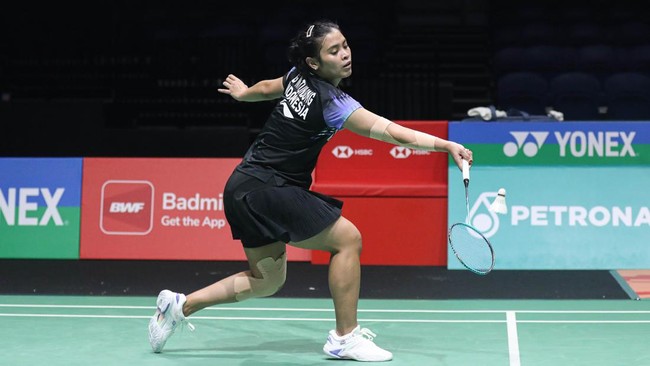 Gregoria Mariska Tunjung mengalahkan Goh Jin Wei pada babak 16 besar Malaysia Open 2024.