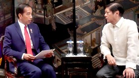 Jokowi Pamer di Manila, Sebut Filipina Puas Beli Alutsista Buatan RI