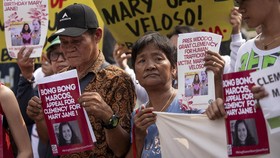 FOTO: Jokowi Disambut Unjuk Rasa di Filipina saat Temui Bongbong