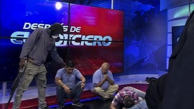 FOTO: Kelompok Bersenjata Serang Studio TV Ekuador saat On-Air