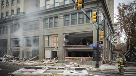FOTO: Ledakan Guncang Hotel Bersejarah di Texas, 21 Tewas