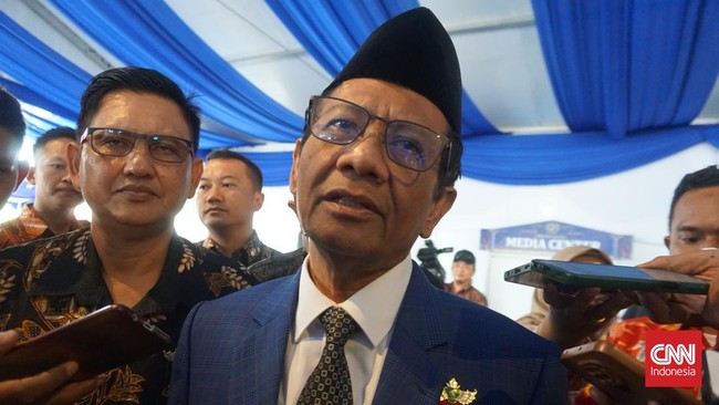 Menko Polhukam yang juga cawapres Mahfud MD telah meminta waktu bertemu Jokowi untuk menyampaikan surat pengunduran diri Kamis (1/2) besok.