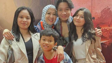 7 Potret Akrab Okie Agustina Bareng Empat Anaknya dari Pasha Ungu & Gunawan Dwi