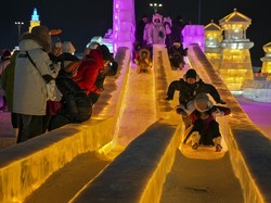 Pemandu Wisata Ngamuk Paksa Turis Bayar Ekstra Paket Ski Mahal