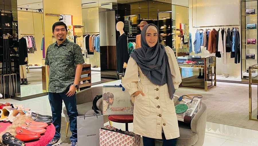 Ustaz Solmed dan April Jasmine