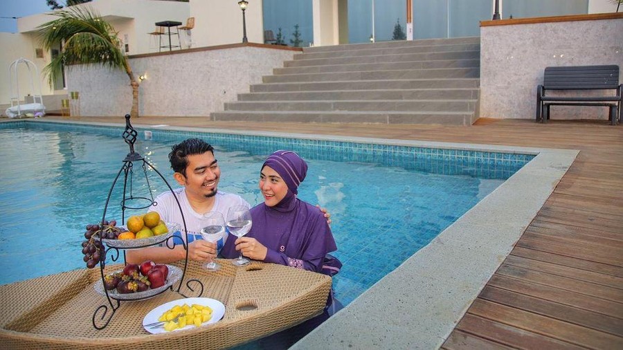 Ustaz Solmed dan April Jasmine