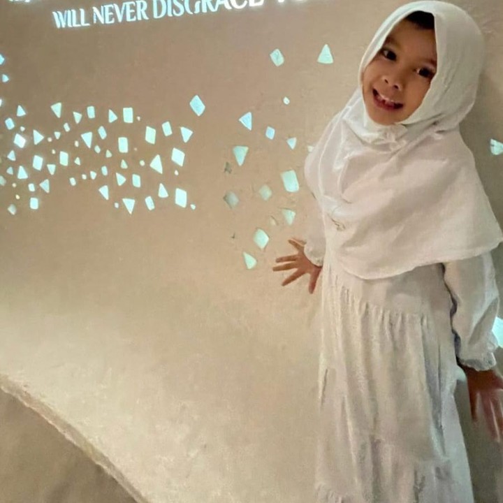 <p>Melihat postingan terbaru di InstaStory, kini keluarga mereka sedang menikmati suasana sekitar. Momen ini dimanfaatkan untuk berkunjung ke beberapa destinasi. (Foto: Instagram @septriasaacha)<br /><br /><br /></p>