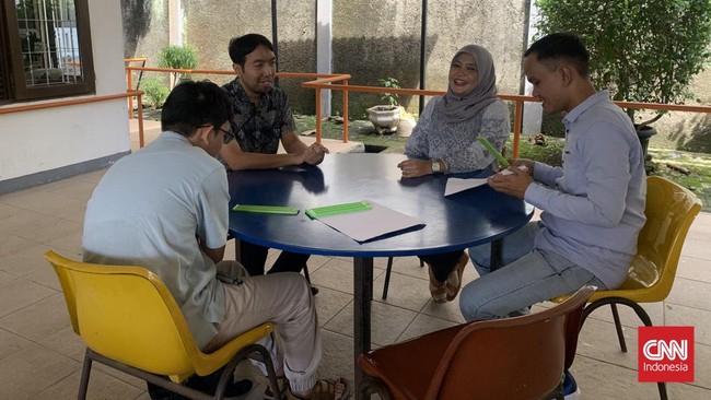 Dirjen Dukcapil Kemendagri Teguh Setyabudi mengungkap penduduk Indonesia yang berusia produktif saat ini nayris 200 juta orang.