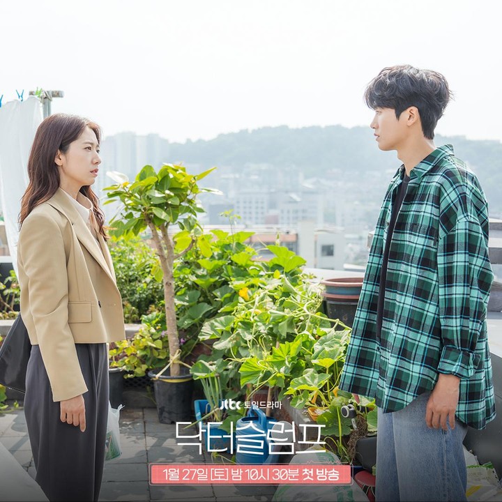 <p>Bunda gemar menyaksikan serial medis? <em>Doctor Slump</em> akan hadir pada 27 Januari 2024 di kanal TVING dan situs <em>streaming</em> Netflix. Serial ini mengusung genre medis dan komedi romantis, Bunda. (Foto: Instagram @jtbcdrama)</p>