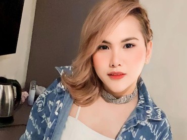 7 Potret Terbaru Evelyn Eks Istri Aming, Dulu Suntik Hormon Kini Makin Feminin