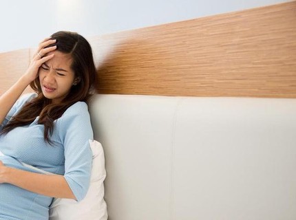 7 Obat Sakit Kepala Alami yang Aman untuk Ibu Hamil Trimester I