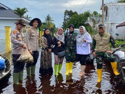 Ratusan Paket Sembako Didistribusikan ke Rohil saat Banjir, Ini Kata Kapolres