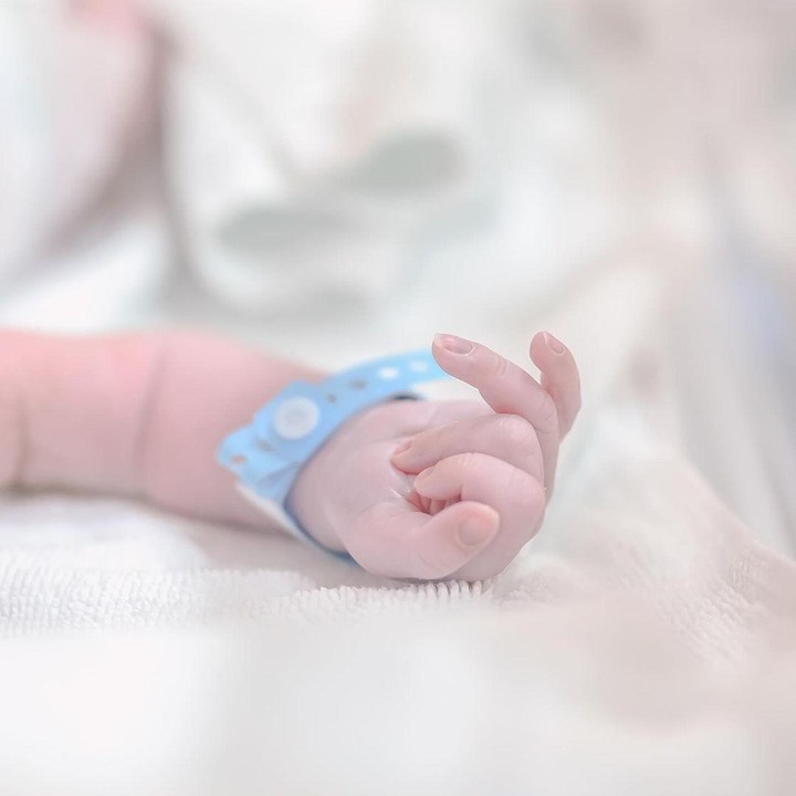<p>Kelahiran Malik di tengah keluarga kecil ini tentu memberikan warna baru dan kebahagian yang luar biasa. Kita doakan agar Malik tumbuh menjadi anak yang sehat dan selalu berbakti kepada orang tua. (Foto: Instagram: @mumukgomez)</p>