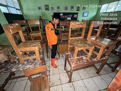 Lantai Ruang Kelas SD di Bogor Rusak Usai Diterjang Banjir