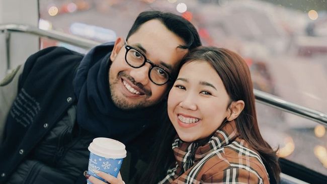 Kiky Saputri membeberkan alasan tetap mengumumkan kabar kehamilannya meski usia kandungannya belum menginjak trimester kedua.
