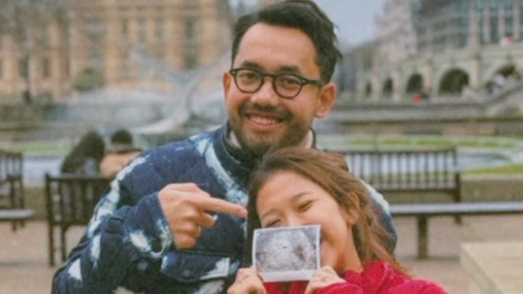 Kiky Saputri Kiky Saputri hamil anak pertama