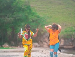 Lirik Lagu Ada Uang Ada Suara - Ocha Shaptriasa feat Yanti Wuwur