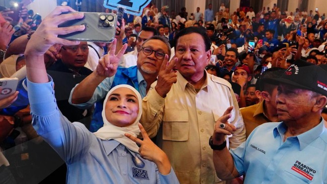 Ketum PAN Zulhas meyakini Prabowo-Gibran bakal menang mutlak di Lampung karena antusiasme masyarakat terhadap paslon nomor urut 2 tersebut saat kampanye.
