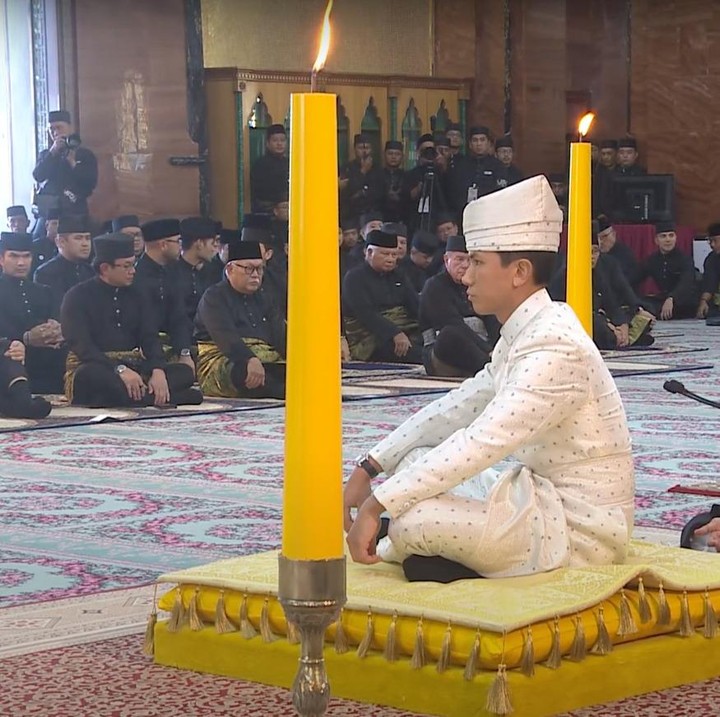 <p>Pangeran Abdul Mateen dan Anisha Isa Kalebic sudah resmi menikah pada hari ini, Kamis (11/1/2024). Akad nikah keduanya disiarkan secara langsung melalui kanal YouTube RTB News. (Foto: YouTube RTB News)<br /><br /><br /></p>