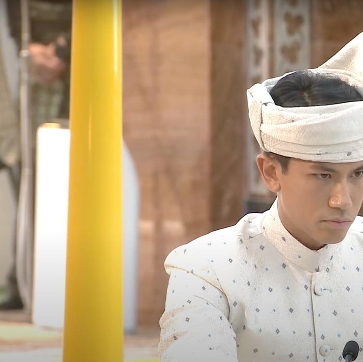 <p>"Saya terima nikahnya, Dayang Anisha Rosnah binti Adam, dengan mahar 1.000 Ringgit tunai," ucap Pangeran Mateen dengan tegas dan lancar. (Foto: YouTube RTB News)<br /><br /><br /></p>