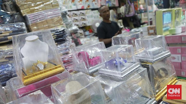 FOTO: Surga Pernak-Pernik Souvenir Pernikahan di Pasar Jatinegara