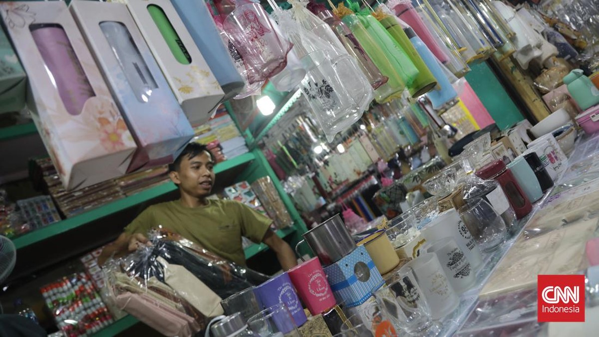 FOTO: Surga Pernak-Pernik Souvenir Pernikahan di Pasar Jatinegara