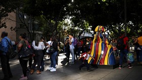 FOTO: Banyak Patung Kontemporer Muncul di Ibu Kota Venezuela