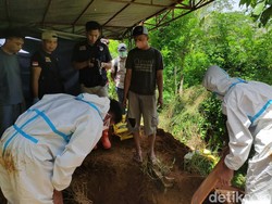 Makam Siswa MTs Pacitan yang Tewas Usai Ngopi Dibongkar untuk Autopsi