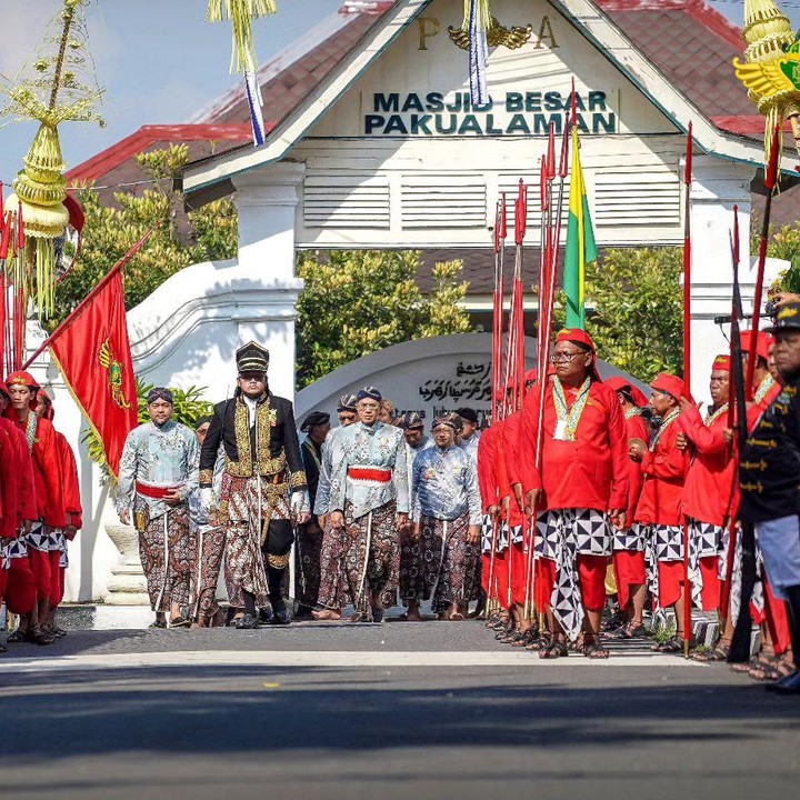 <p>Rangkaian acara pernikahan putra Paku Alam X, BPH Kusumo Kuntonugroho dengan dr. Laily Annisa Kusumastuti berjalan meriah bak <em>royal wedding</em> Kerajaan Inggris. Gelaran Dhaup Ageng itu dimulai pada 7-11 Januari 2024 di Kagungan Dalem Bangsal Sewatama, Pura Pakualaman, Yogyakarta. (Foto: Instagram @purapakualaman @humasjogja)</p>