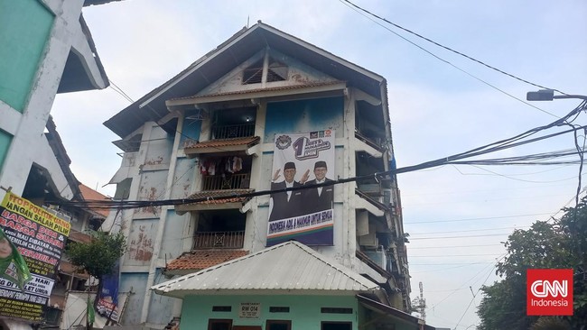 Setelah baliho kampanye Pemilu 2024 dicopot di Kampung Susun Akuarium, di rusun lain milik Pemprov DKI Jakarta juga banyak spanduk serupa.