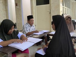 Perjuangan Komunitas Tuna Netra Surabaya Semangat Ngaji Al-Quran Braille