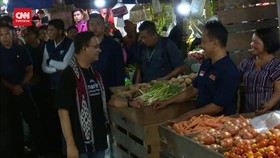 VIDEO: Anies Saat Kunjungi Pasar Segiri: Kami Siapkan Bansos Plus