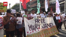 VIDEO: Jokowi Didemo Massa Filipina, Desak Pembebasan Mary Jane