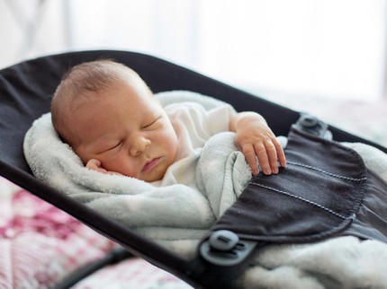 3 Hal yang Harus Diperhatikan saat Menggunakan Ayunan Bayi