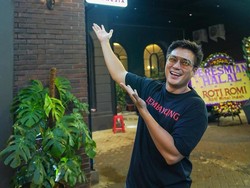 Baim Wong Kasih Pengalaman Makan Roti Paling Ngangenin Lewat Bisnis Ini