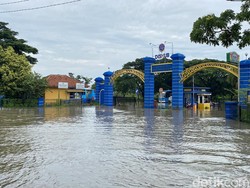 Banjir Genangi Kantor Balai Pengujian Kendaraan Dishub Kota Bandung