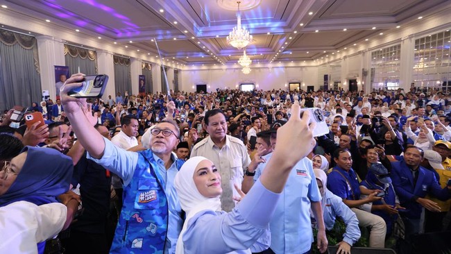 Ketua Partai Amanat Nasional (PAN) Zulkifli Hasan (Zulhas) berkata kepada capres nomor urut 2 Prabowo Subianto, agar tidak perlu khawatir jika dihujat.
