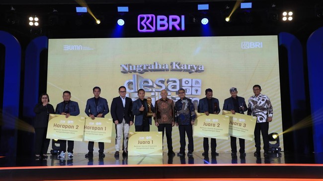 Juara Nasional Desa BRILiaN mendapatkan bantuan sarana prasarana pengembangan desa senilai Rp1 miliar dari Bank Rakyat Indonesia (Persero) Tbk.