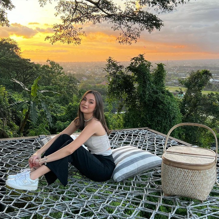 <p>Enggak cuma jago akting, Caitlin Halderman juga punya suara emas. Ia telah merilis sejumlah lagu. Karya-karyanya sering dijadikan sebagai <em>soundtrack</em> film. (Foto: Instagram @caitlinhalderman)</p>