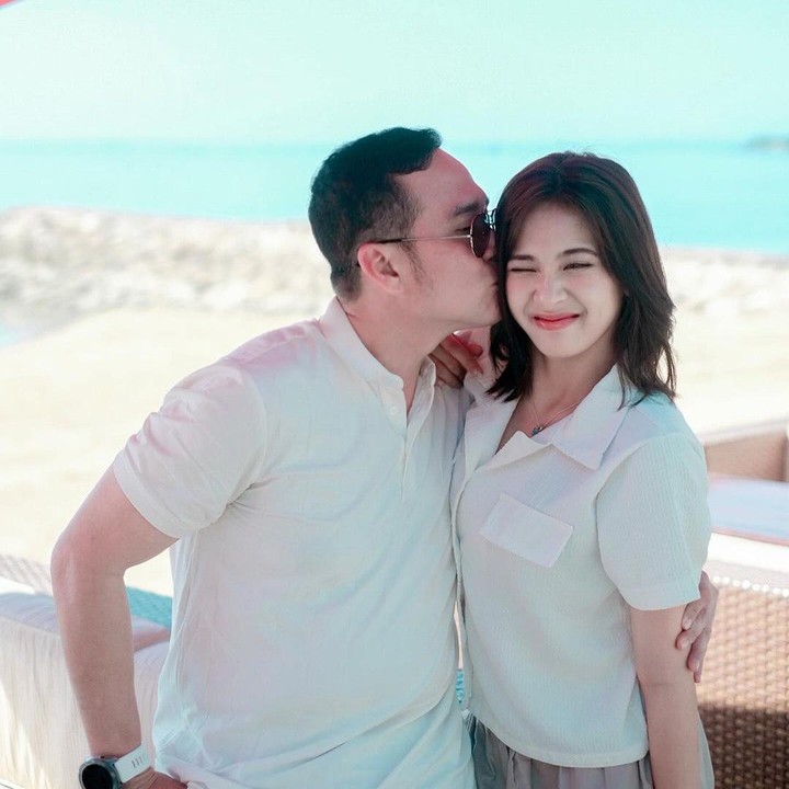<p>Ancika 1995 menjadi film kedua yang dimainkan oleh Zee, Bunda. Film terbaru Zee ini tayang pada 11 Januari 2024. Melalui unggahan di Instagram Fadli tak lupa memberikan dukungan pada sang putri, nih. (Foto: Instagram @superfadli)<br /><br /><br /></p>