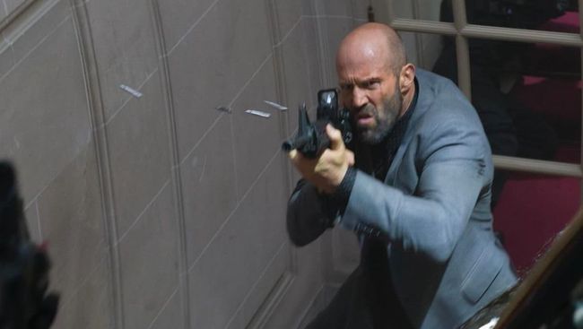 Review kritikus film menyoroti metafora berlebih dalam The Beekeeper. Film terbaru Jason Statham itu dapat skor 71 persen.