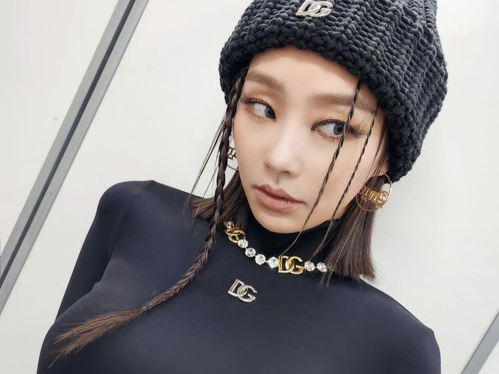 Januari tahun 2024 ini, bersama rekan satu grupnya, Bora, Hyolyn kembali mengobati rindu penggemar dengan comeback sebagai sub-unit SISTAR19!/ foto: instagram.com/xhyolynx