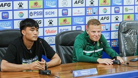 Dipecat Persebaya, Gombau Direkrut Aston Villa Latih U-21