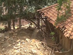 Rumah Warga Tertimbun Longsor hingga Tiga Meter di Purwakarta