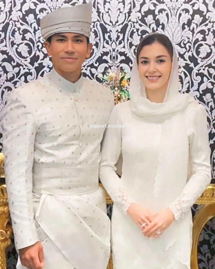 Prince Abdul Mateen and Anisha Rosnah got married.